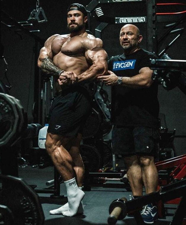 Chris Bumstead mit Coach Hany Rambod